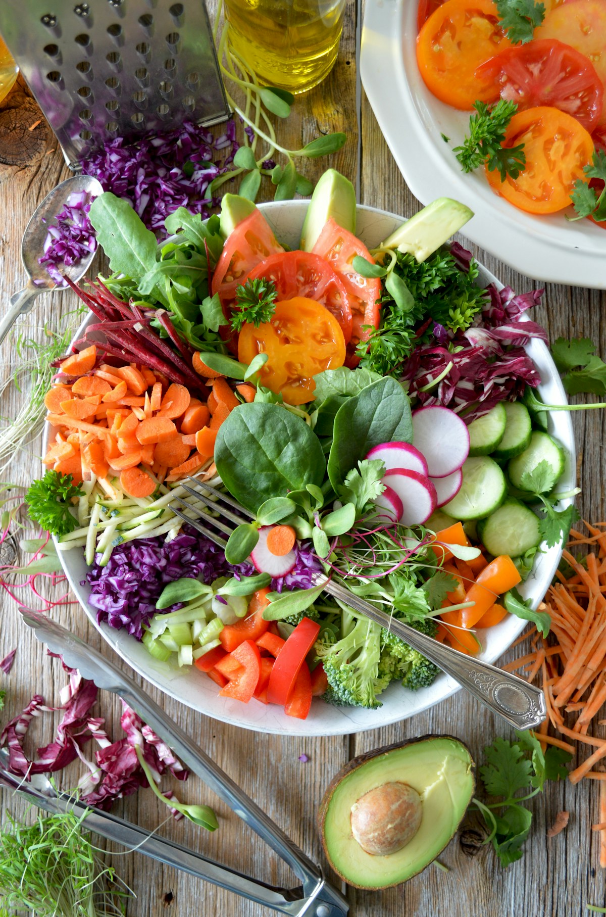 Assiette composée de légumes frais variés