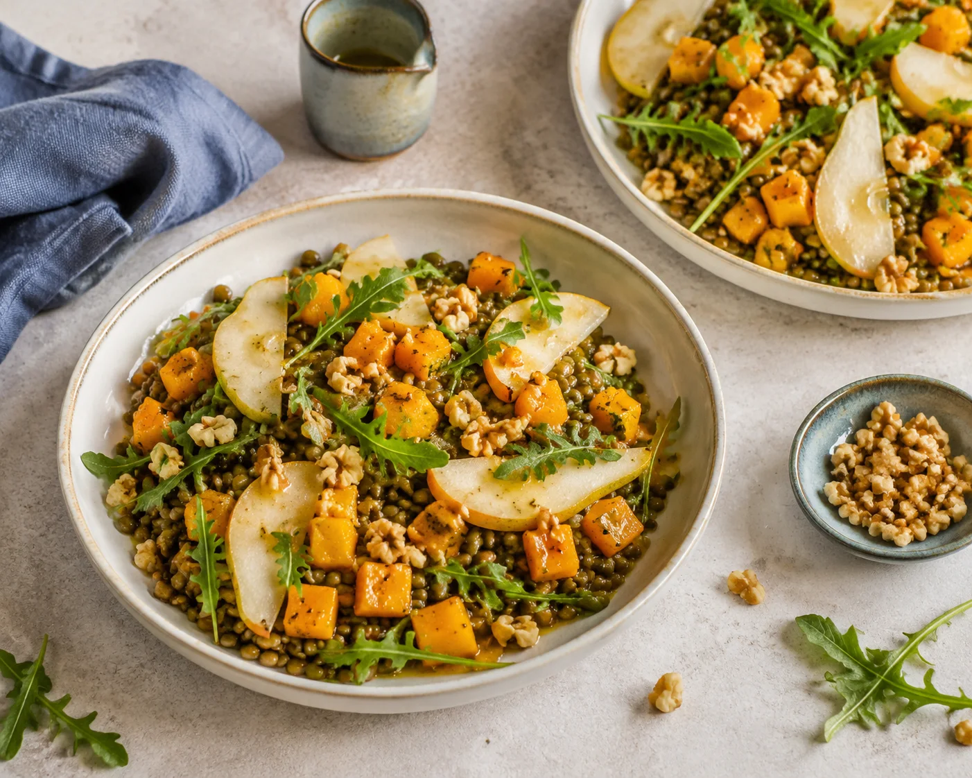 Lentilles tièdes avec butternut dorée, poire, roquette et noix